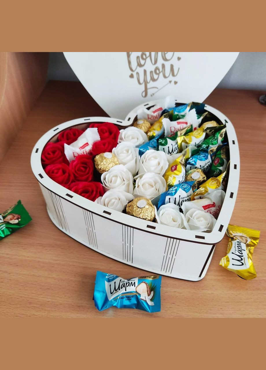 Подарунковий бокс з цукерками та трояндами Ferrero (315888746)