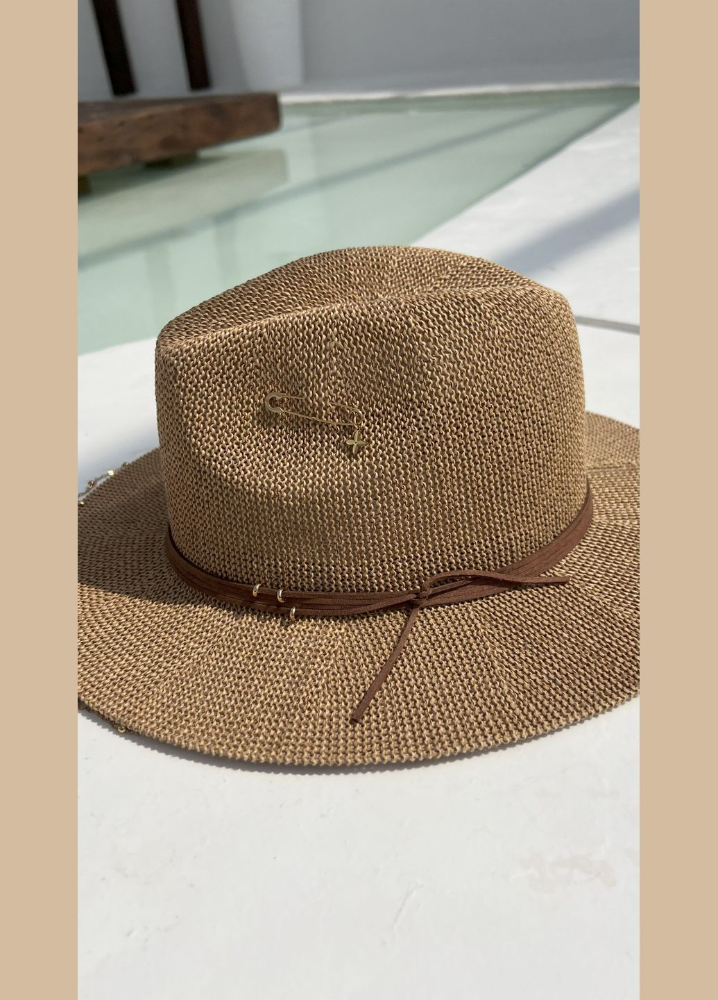 Летняя плетеная шляпа с золотым декором и цепочкой TENERIFE белая No Brand (342100120)