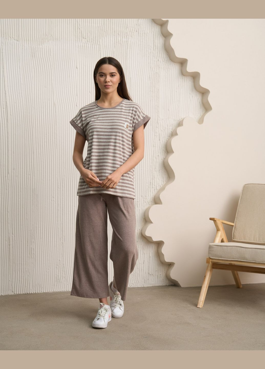 Бежевая всесезон пижама женская футболка со штанами кюлоты рубчик размер s, m, l, xl футболка + брюки Nicoletta Піжама