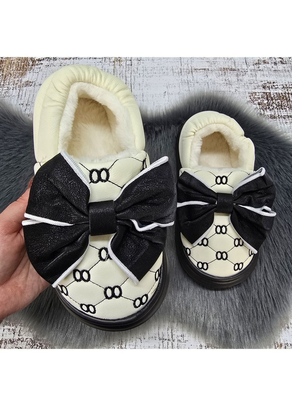 Тапочки жіночі закриті чуні білі з чорним еко-шкіра на хутрі Luck Line (366144580)