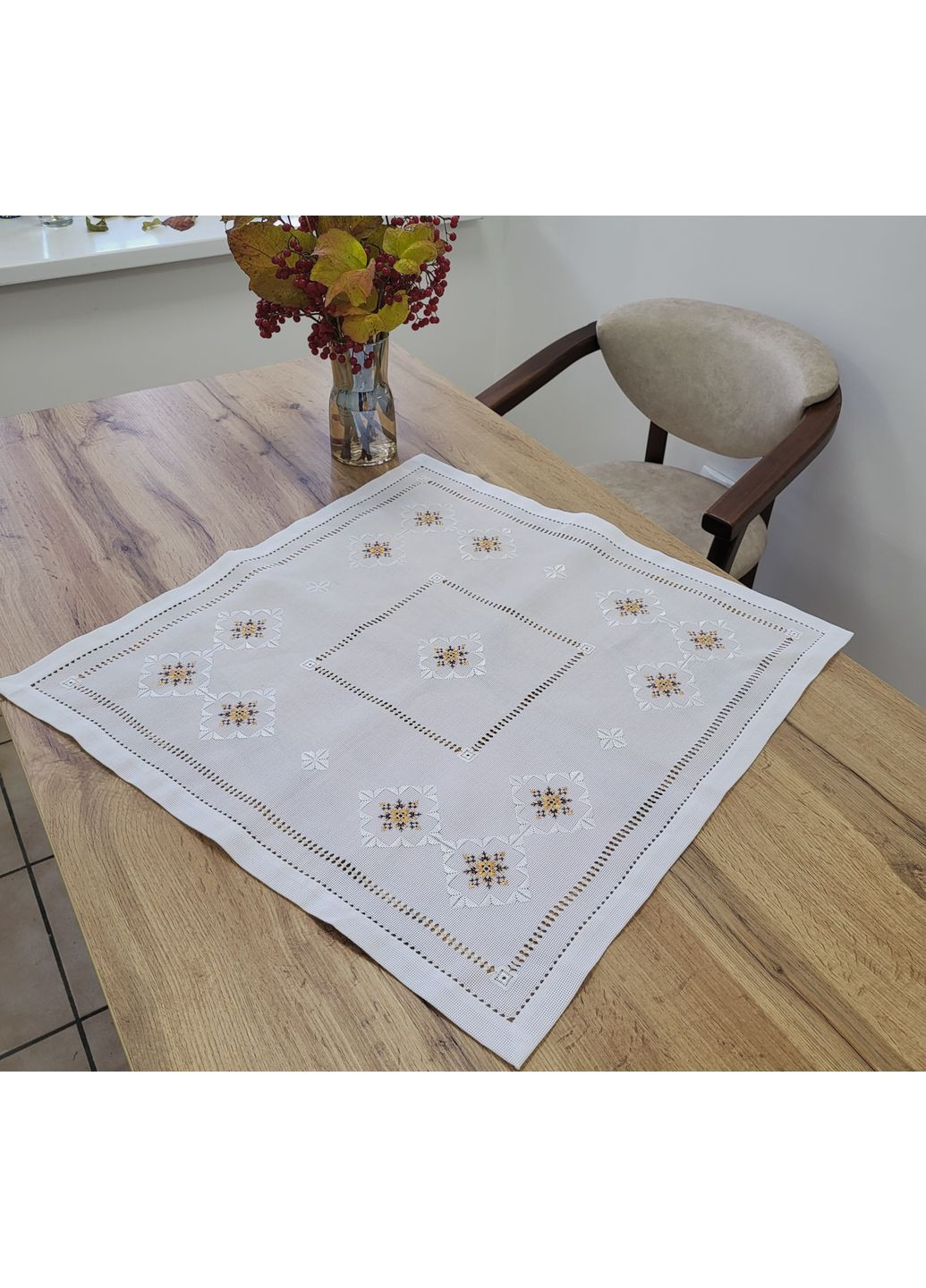 Вишита серветка ручної роботи на панамі розміром 650*650 Hand Made (368831725)