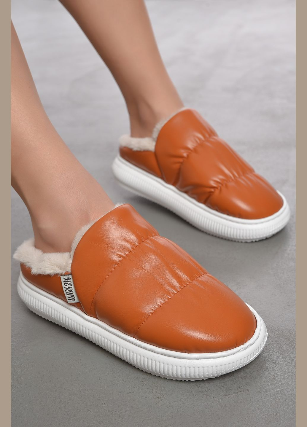 Светло-коричневые тапочки домашние женские на меху светло-коричневого цвета Let's Shop