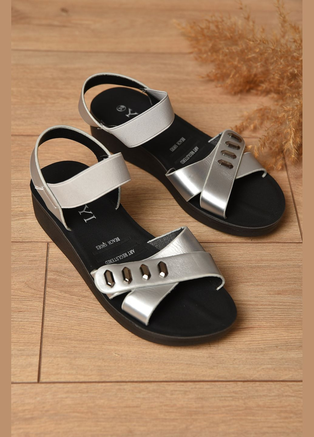 Босоніжки жіночі сріблястого кольору Let's Shop (347580987)