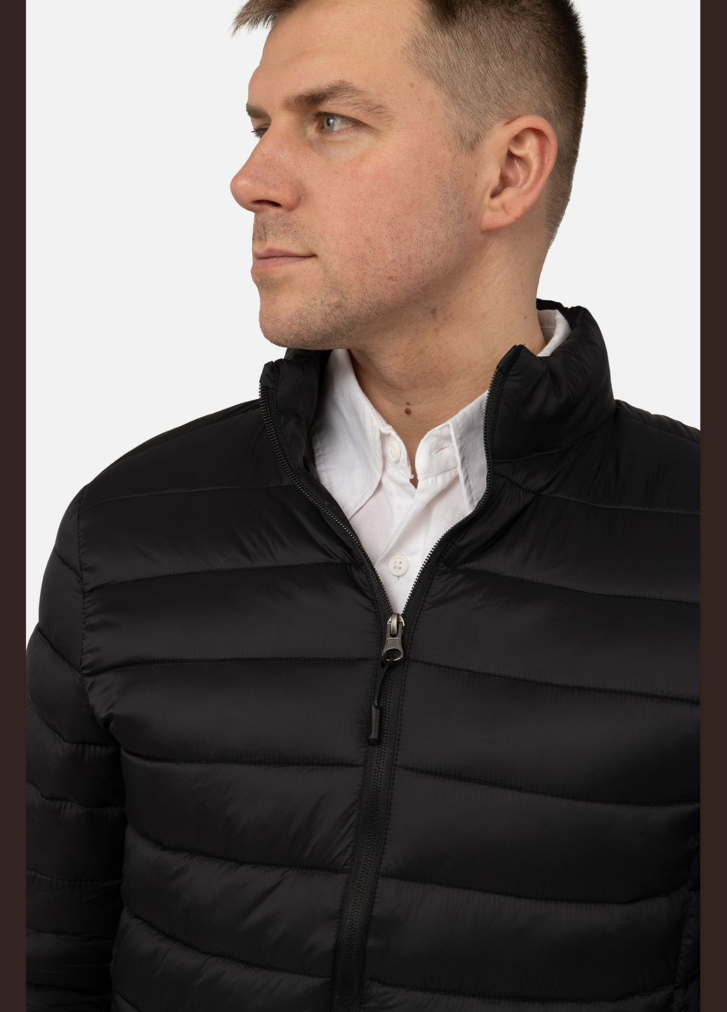 Чорна демісезонна куртка коротка чоловіча колір чорний цб-00266817 EFKS