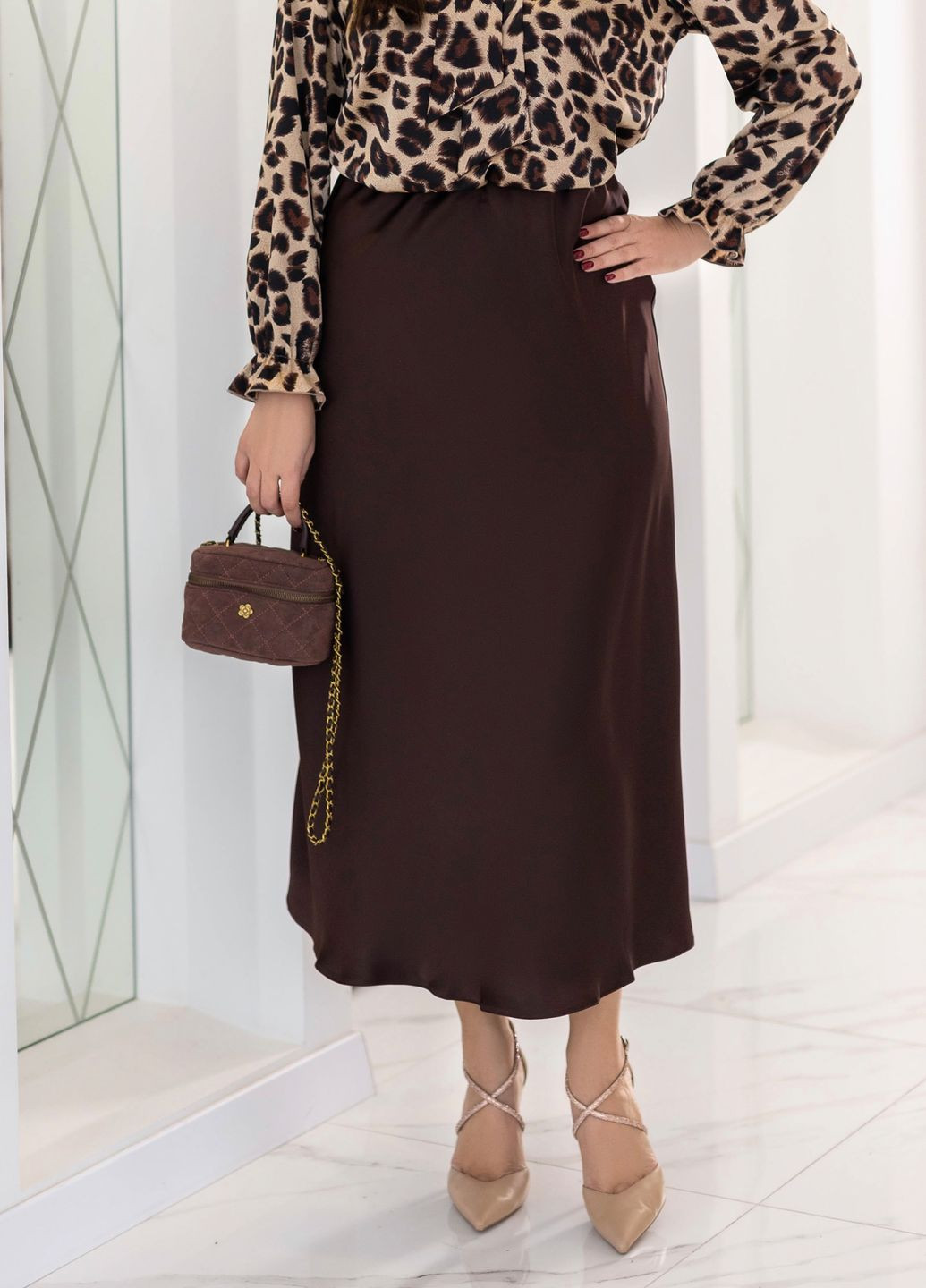 Коричневая офисная, коктейльный, вечерний однотонная атласная юбка No Brand колокол