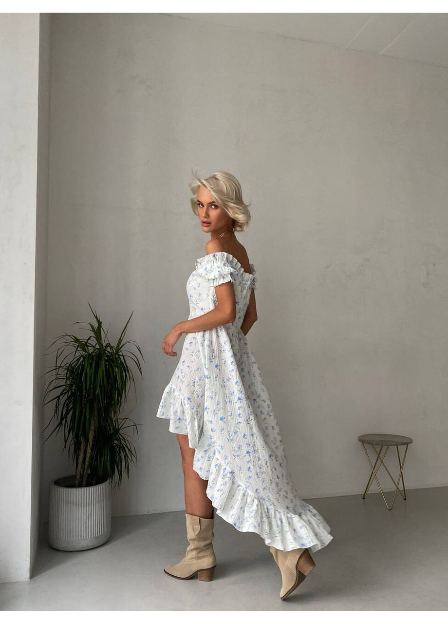 Белое хлопковое платье miranda с открытыми плечами цвет голубой цветок на белом milirud