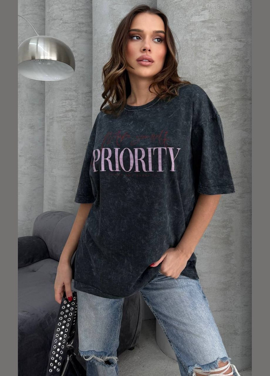 Жіноча футболка з написом графiтового кольору 32648 Fashion - (338188005)