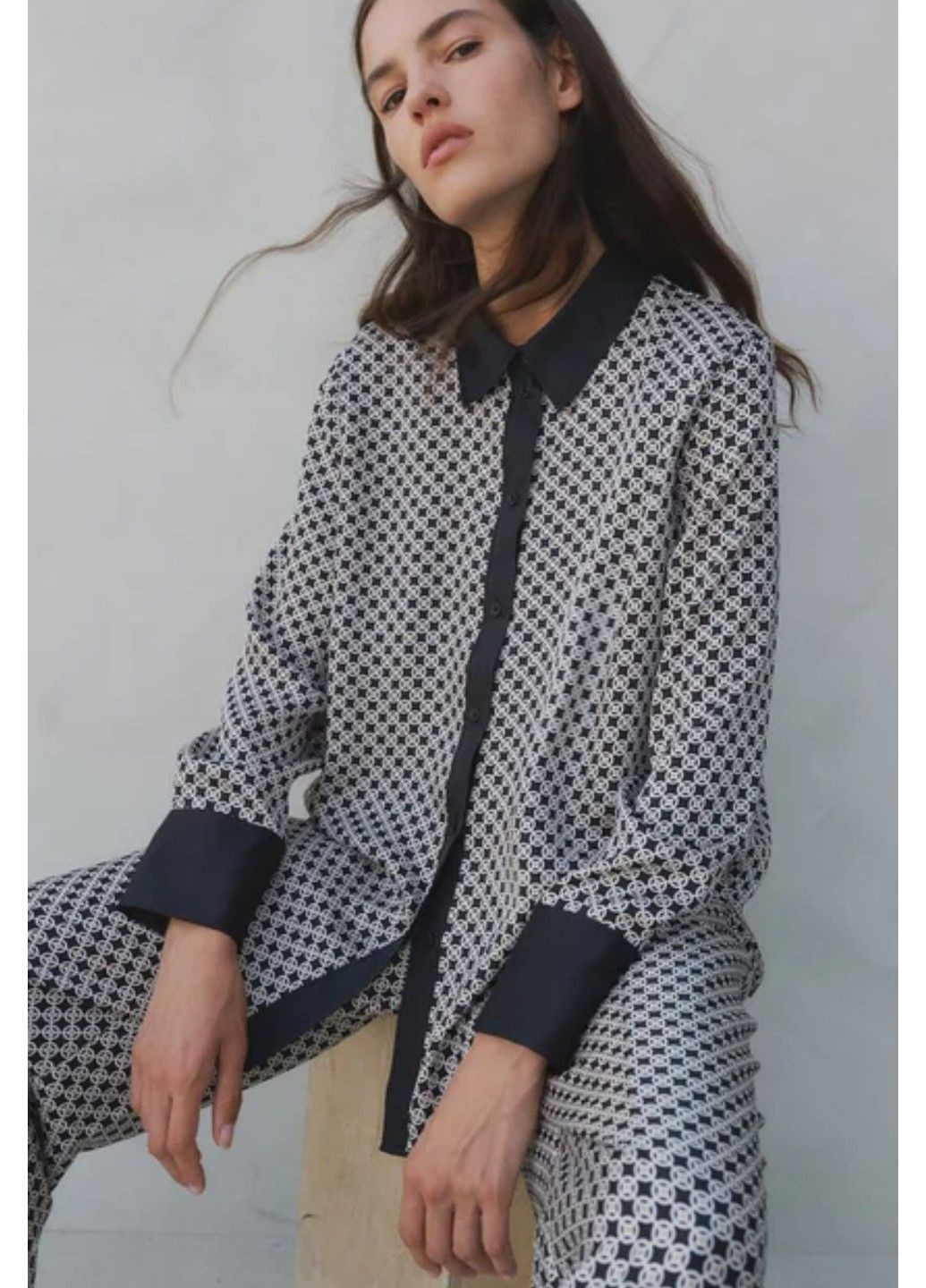 Жіноча сорочка звичайного крою Н&М (57701) XS Чорна H&M (304196984)