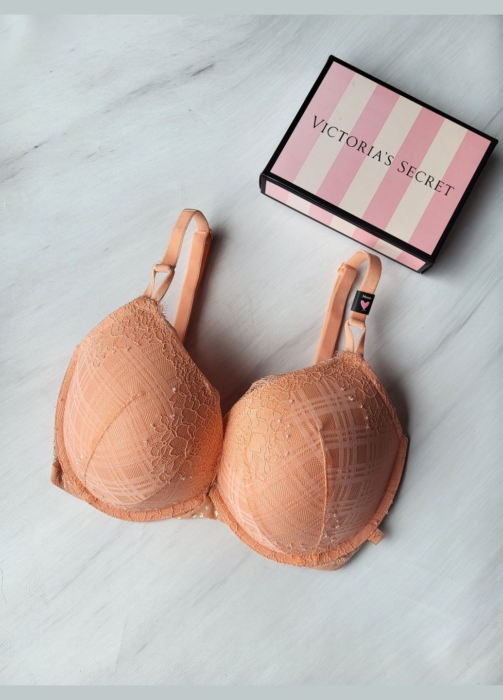Кораловий бюстгальтер жіночий з пуш-апом і мереживом Victoria's Secret з кісточками