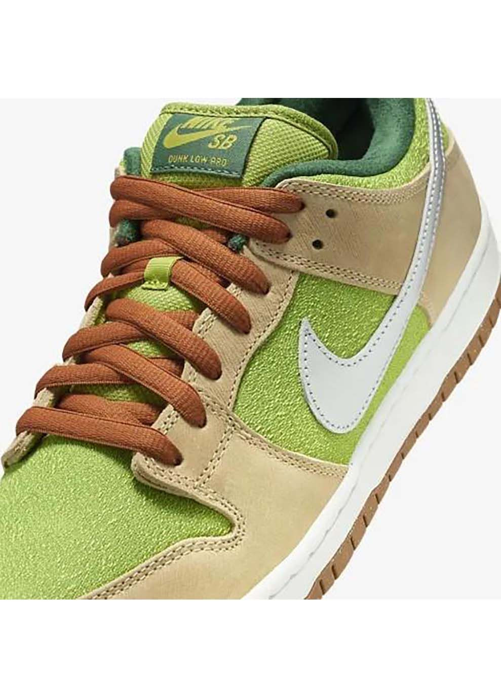 Зеленые демисезонные мужские кроссовки sb dunk low pro wc зеленый Nike
