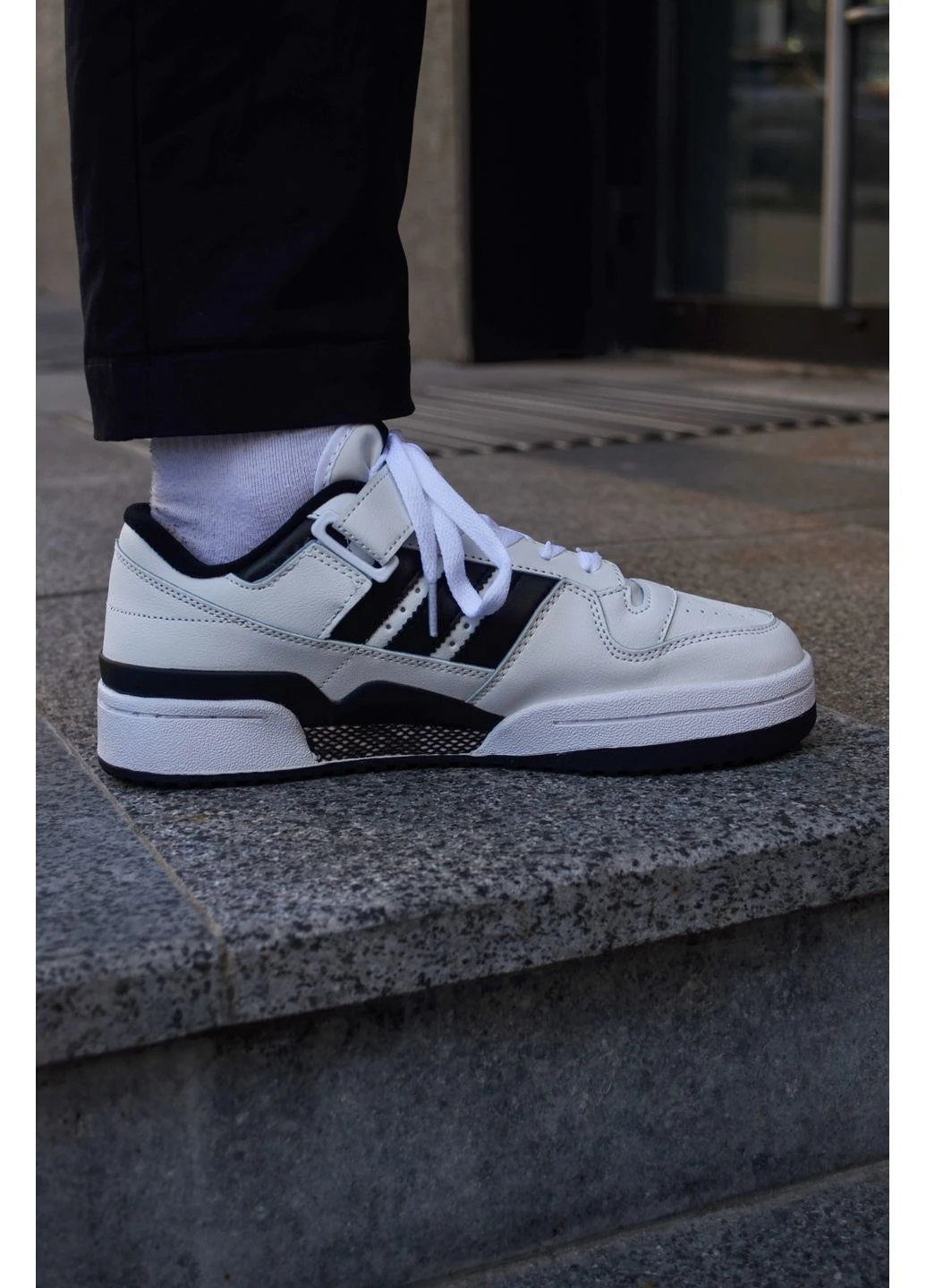 Белые летние кроссовки adidas forum low white black адидас форум No Brand