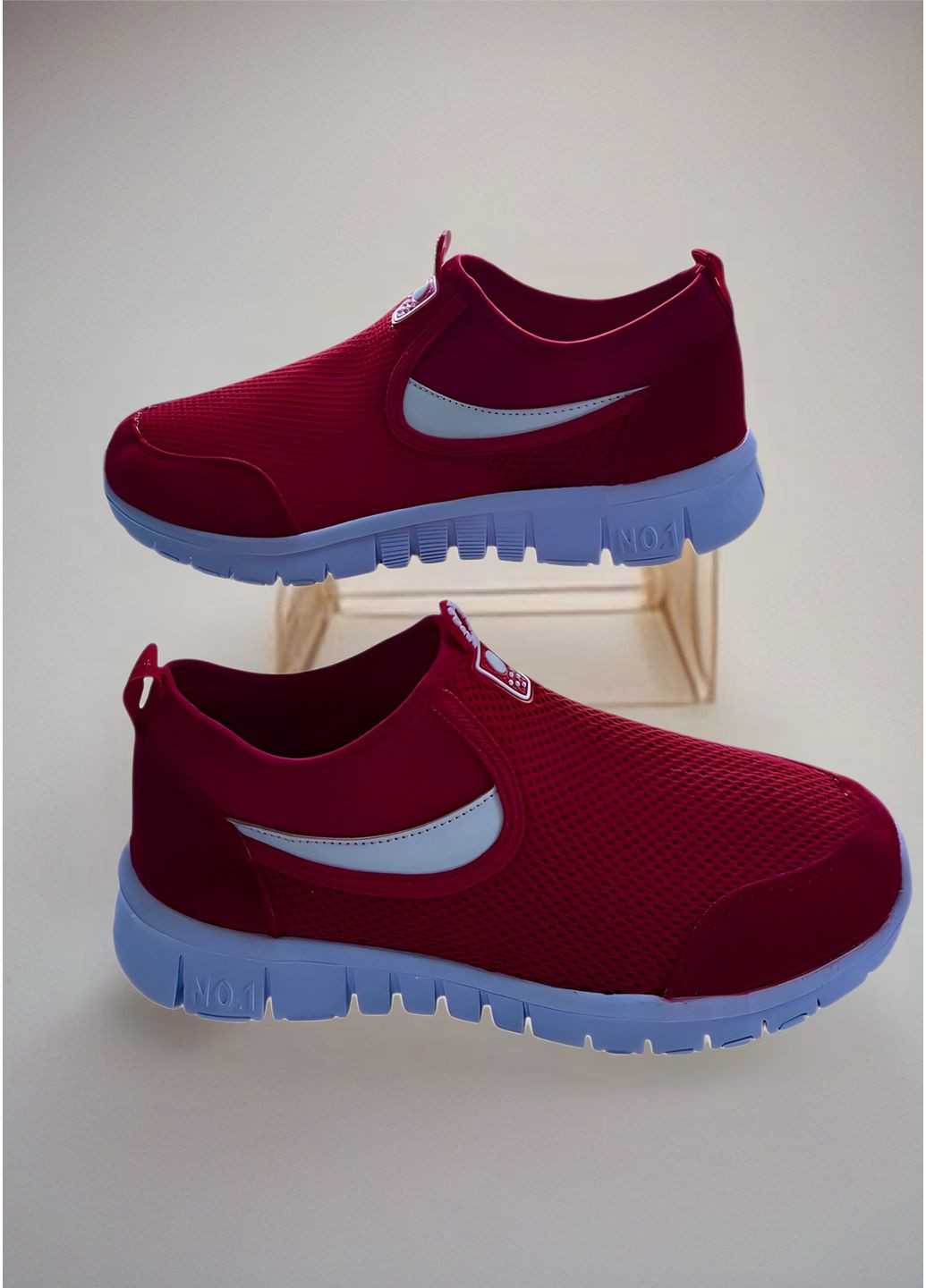 Кросівки жіночі червоного кольору No Brand червоні всесезони (361856037)