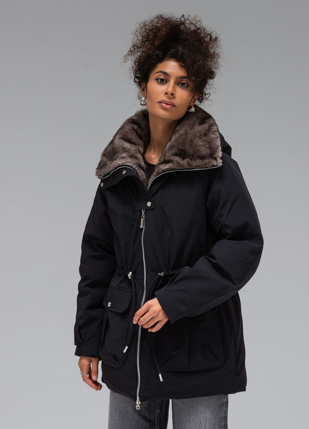 Черная зимняя куртка с капюшоном модель Viva 5218