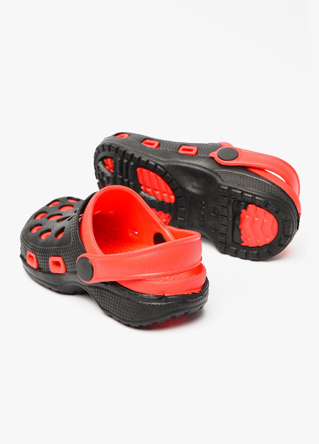 Крокси дитячі чорно-червоного кольору Let's Shop (318560747)