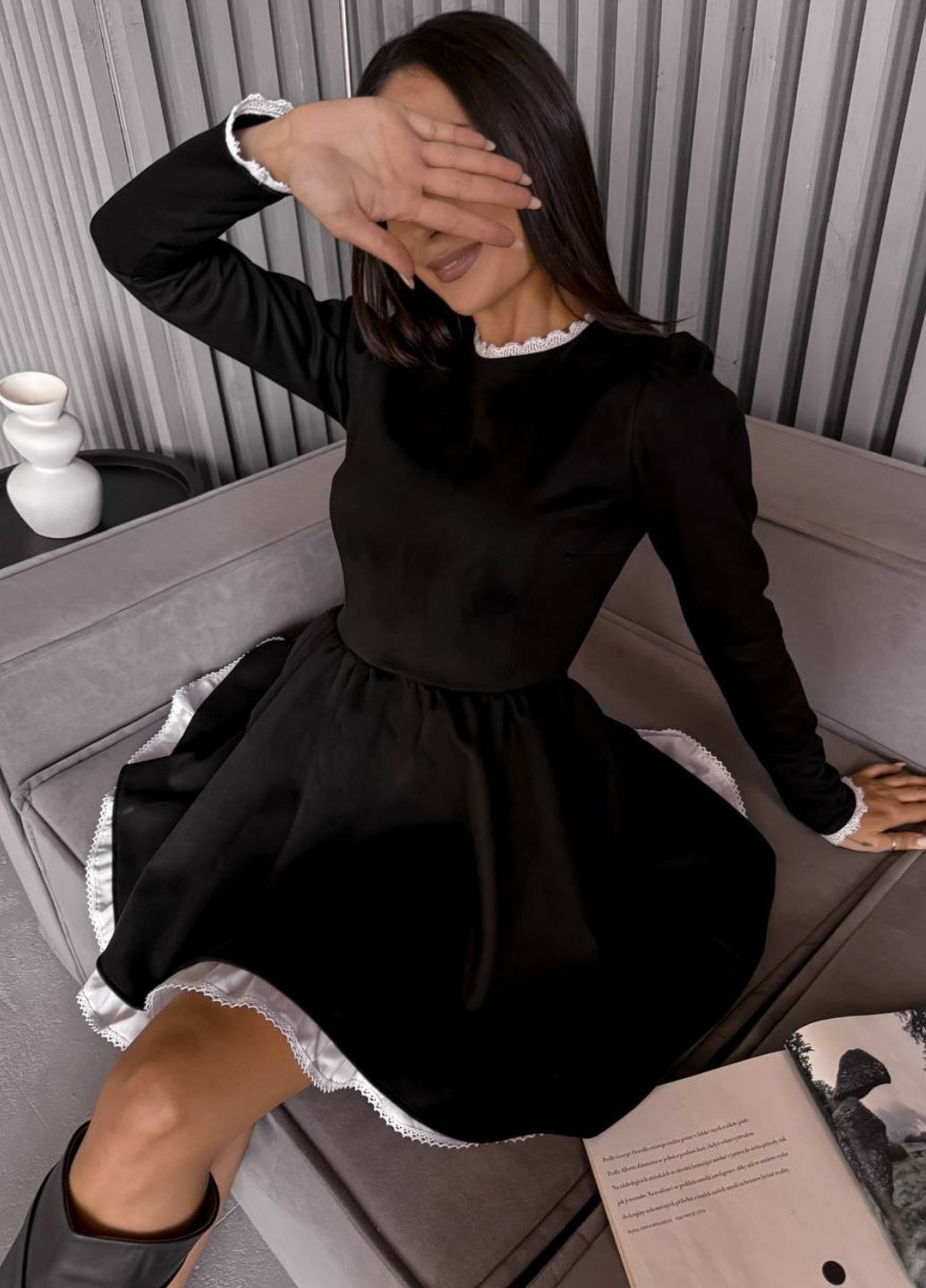 Черное кэжуал изящное приталенное мини платье клеш-солнце с длинными рукавами и украшенное кружевом с юбкой-солнце Tik-Tak однотонное