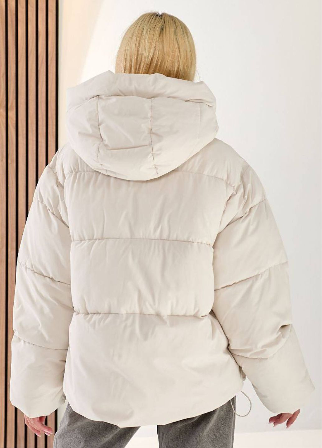 Молочная зимняя зимняя повседневная стеганная курточка на молнии с кнопками, капюшоном и затяжками Tik-Tak