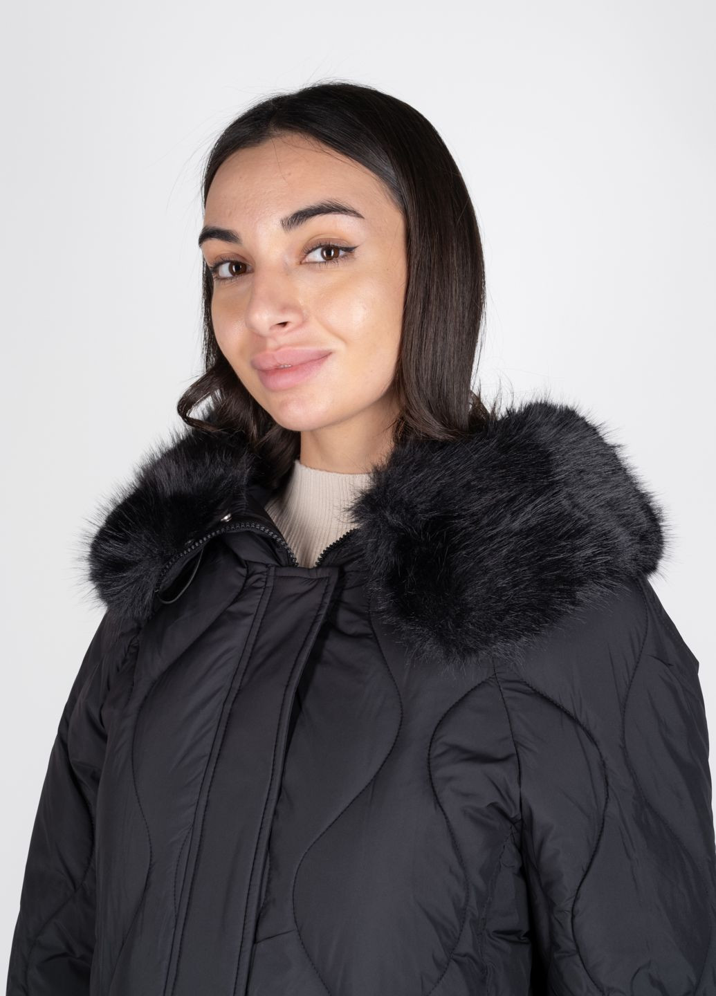 Чорна зимня куртка жіноча 344773 Power