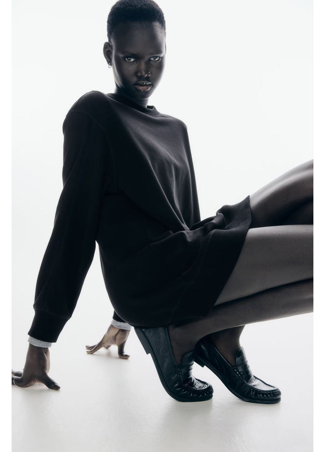 Черное кэжуал платье-свитшот H&M однотонное