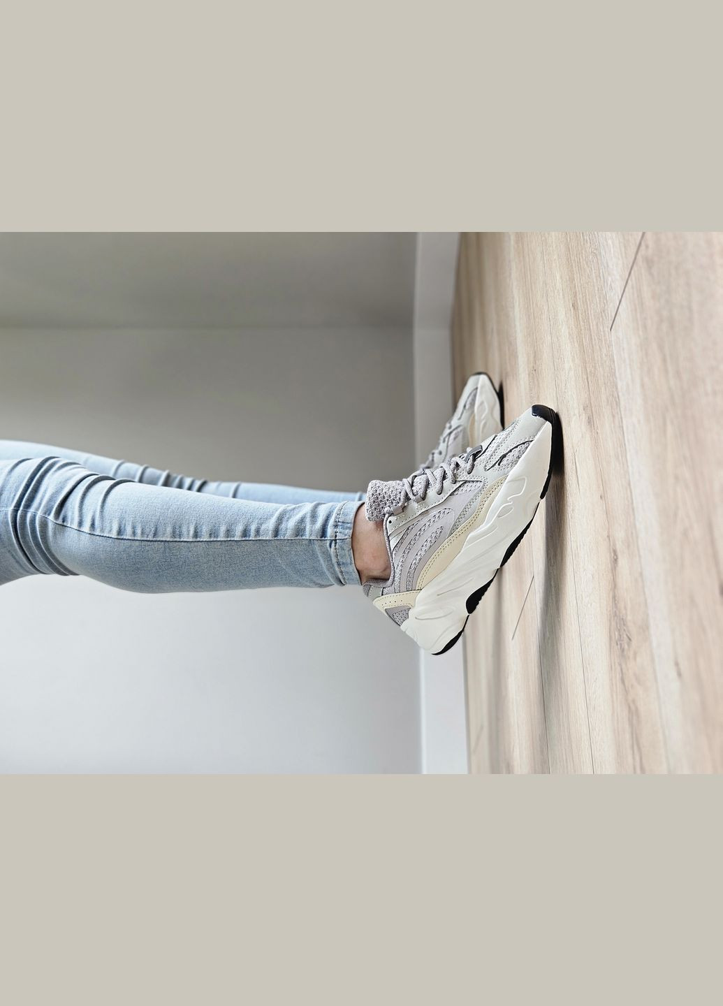 Кроссовки женские и мужские Adidas Yeezy 700 v2 Static beige | Адидас Изи 700 в2 бежевые No Brand бежевые демисезоны (307397807)