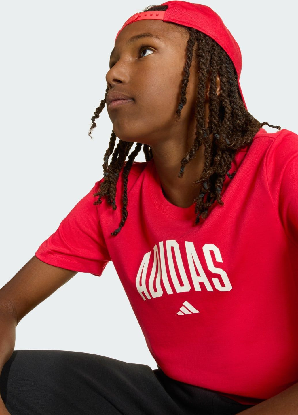 Червона демісезонна футболка collegiate graphic kids adidas