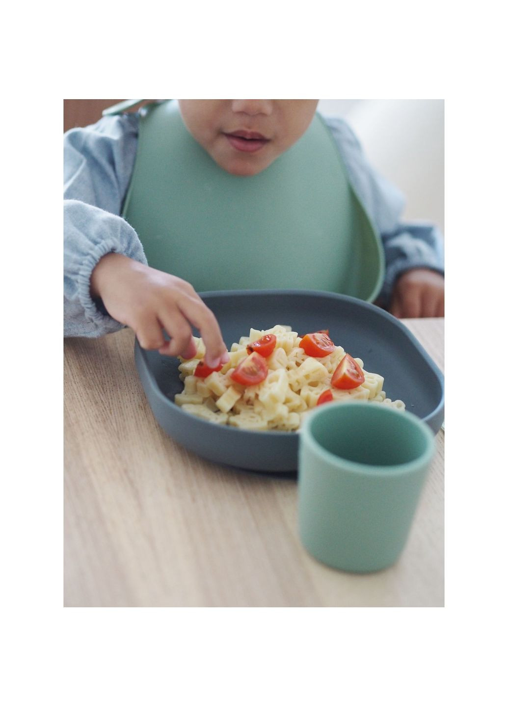 Силиконовая тарелка на присоске Silicone Suction Plate, серая () Beaba 913550 (328398620)