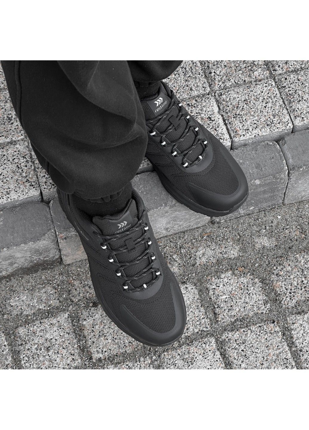 Чорні Осінні кросівки Restime