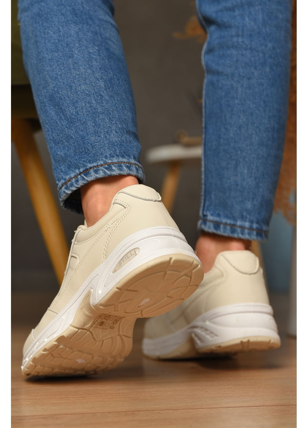 Кросівки жіночі світло-бежевого кольору Let's Shop світло-бежеві демісезони (363019210)