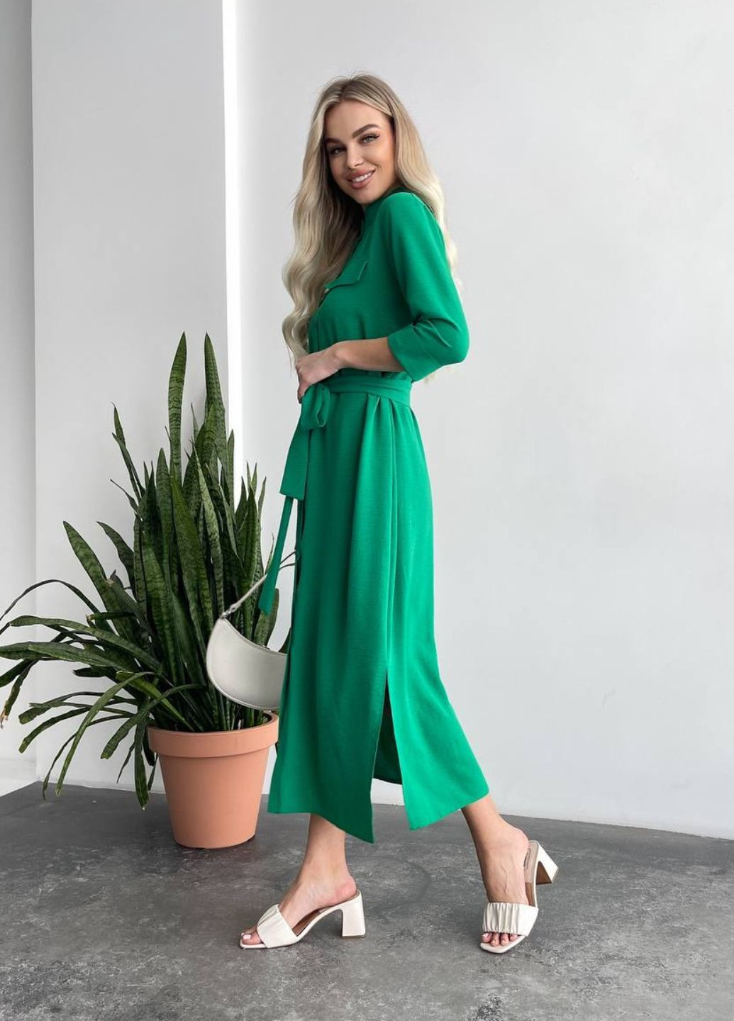 Зеленое повседневный платье-макси с разрезом No Brand однотонное