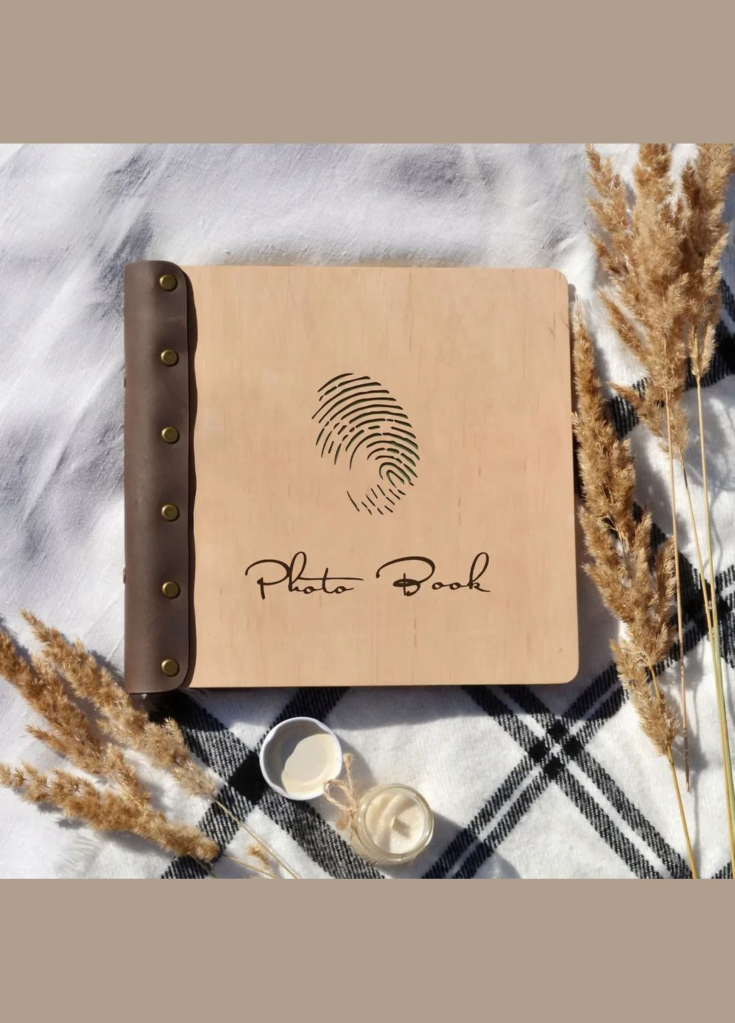 Крафтбук "Отпечаток" 23x23 со светлой обложкой и коричневыми страницами. Your Magnets (336954897)