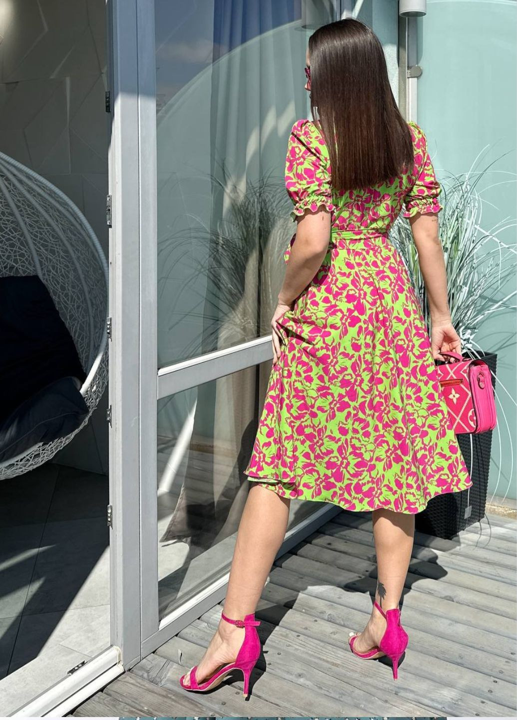 Салатовое повседневный летнее платье с цветочным узором No Brand с цветочным принтом