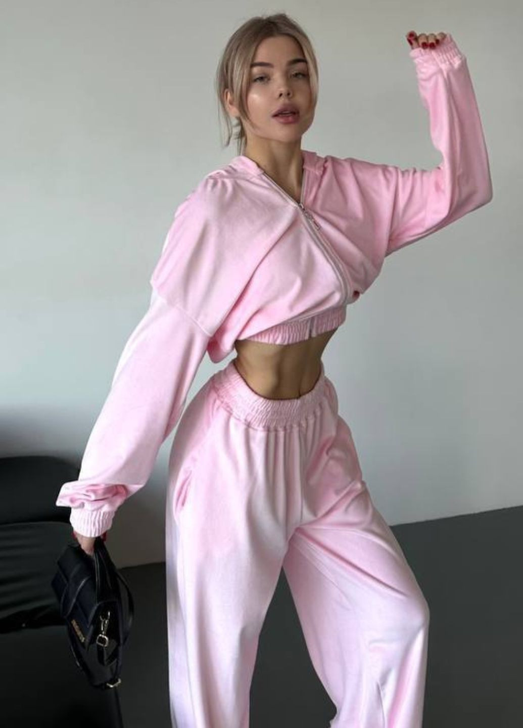 Велюровий повсякденний оверсайз костюм двійка: вкорочений худі на блискавці + широкі штани високої посадки Tik-Tak (341736053)