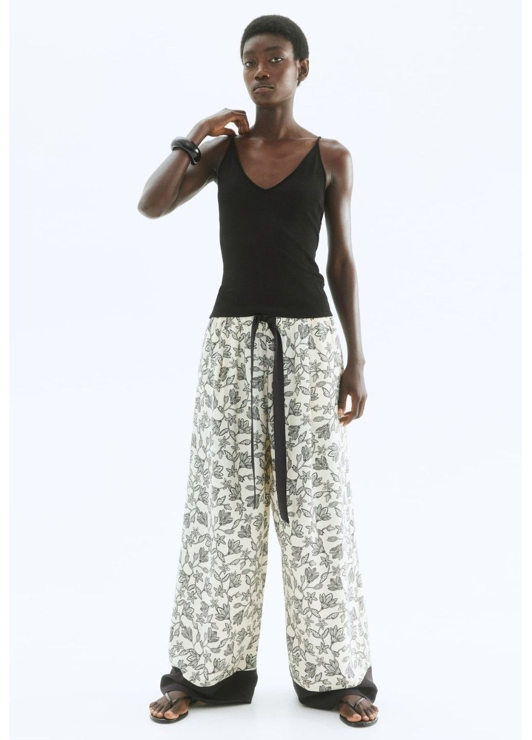 Женские широкие брюки в цветочный принт Н&М (58415) XS Молочные H&M (338257473)