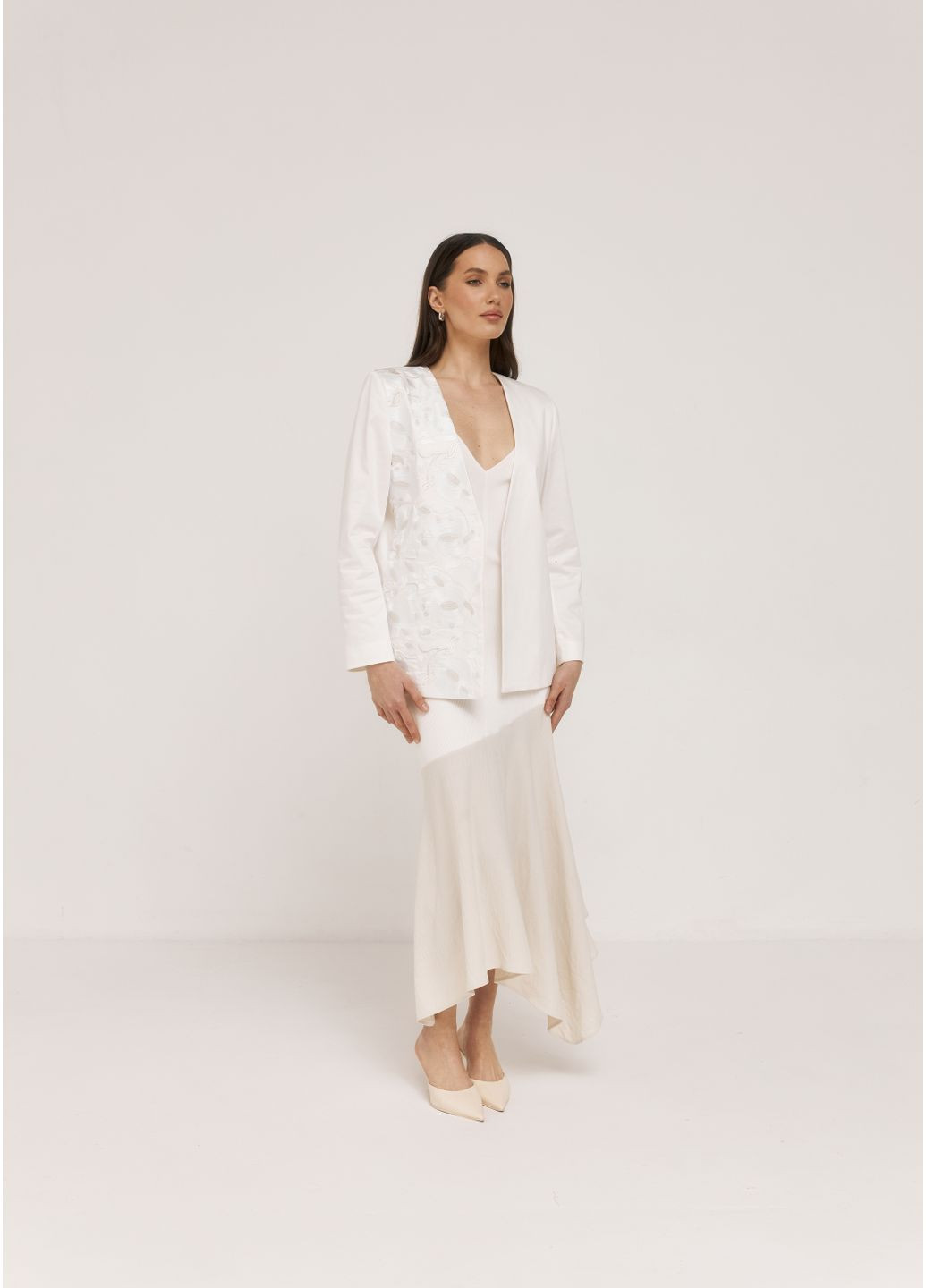 Молочный женский женский пиджак белый/молочный с изысканной вышивкой, без застежек, хлопок/вискоза, размеры s-l MOTYV с цветочным узором - всесезон