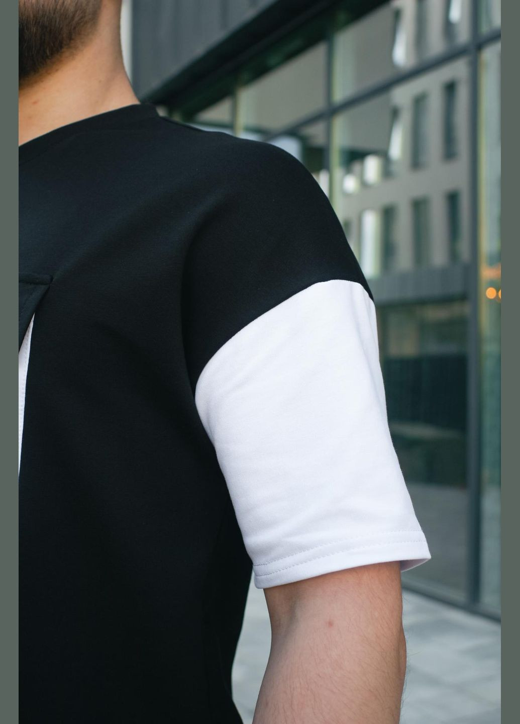 Чорно-біла футболка чоловіча "" чорно-біла з коротким рукавом Intruder FreeDom