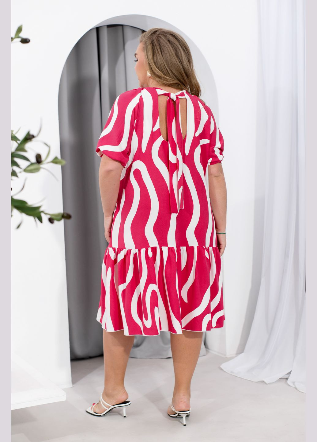 Малиновое повседневный платье Minova с абстрактным узором