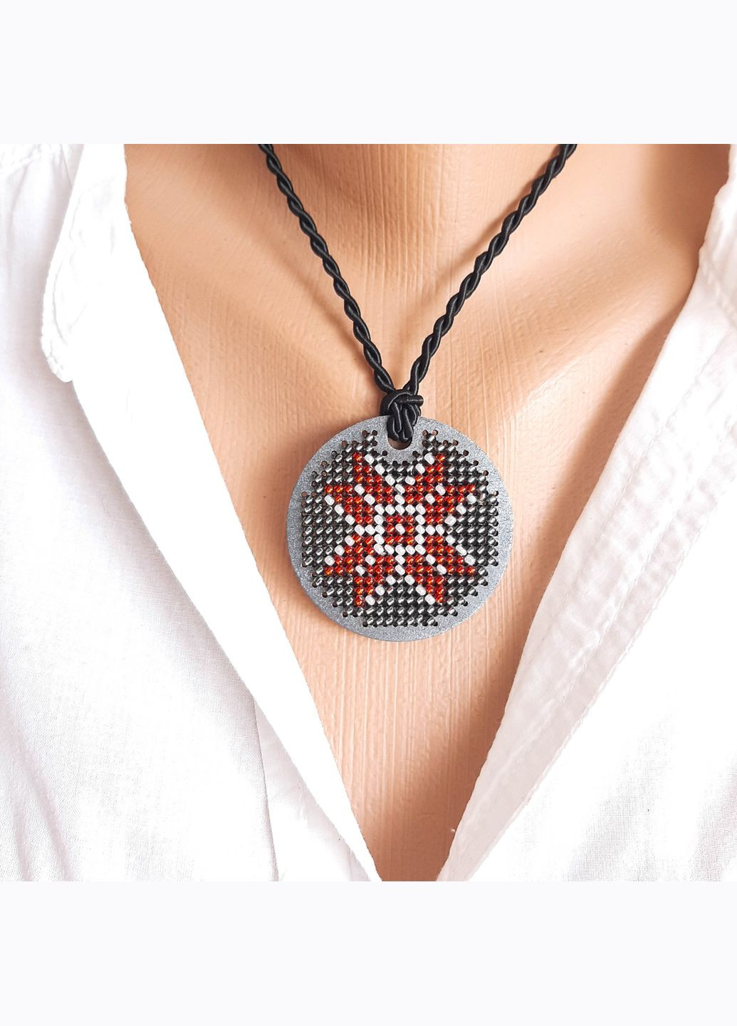 Кулон жіночий вишитий бісером прикраса ручної роботи Українські автентичні орнаменти обереги No Brand Українські орнаменти (306094563)