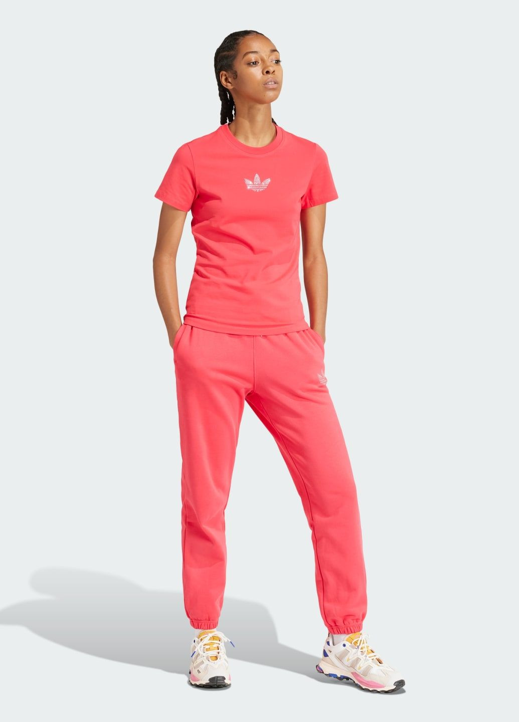 Розовая всесезон футболка premium essentials adidas