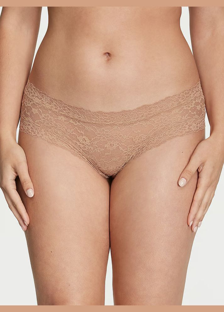 Трусики-чіки жіночі мереживні Lace-Up Cheeky Panty бежеві Victoria's Secret (359378381)