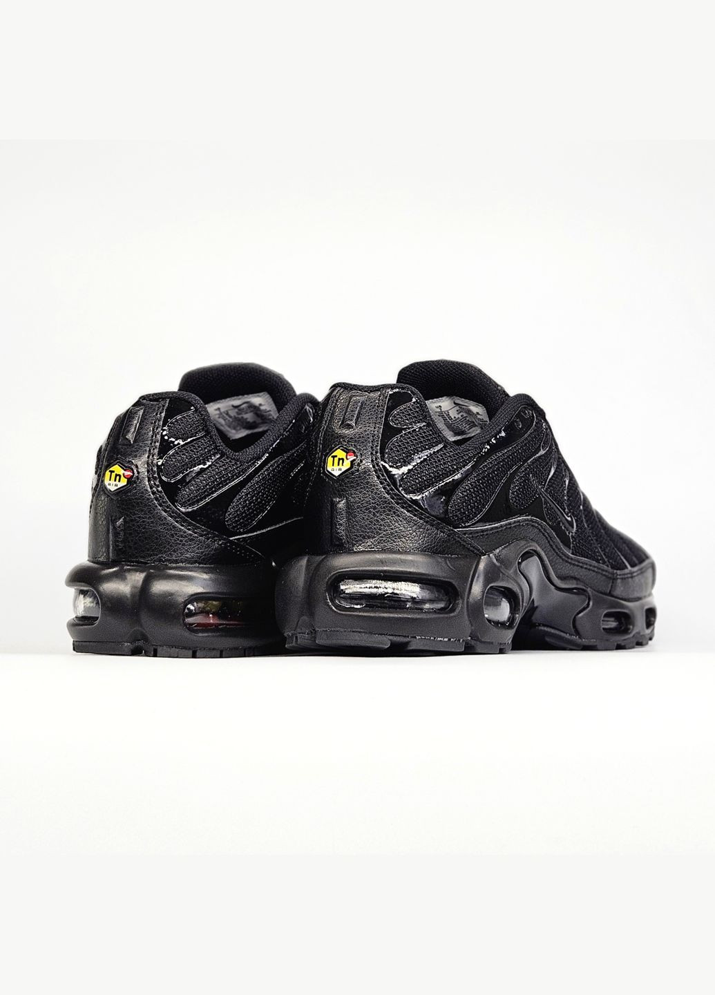 Черные демисезонные кроссовки мужские и женские Nike air max Tn plus black | Найк аір макс Тн плюс