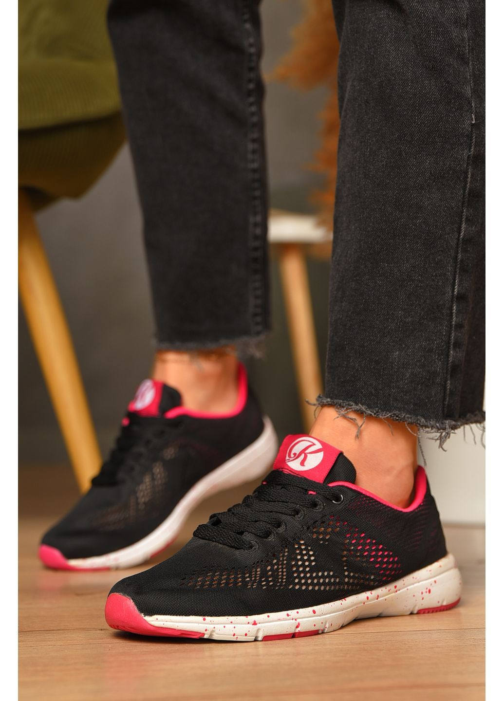 Кросівки жіночі чорного кольору Let's Shop чорні літо (362627005)