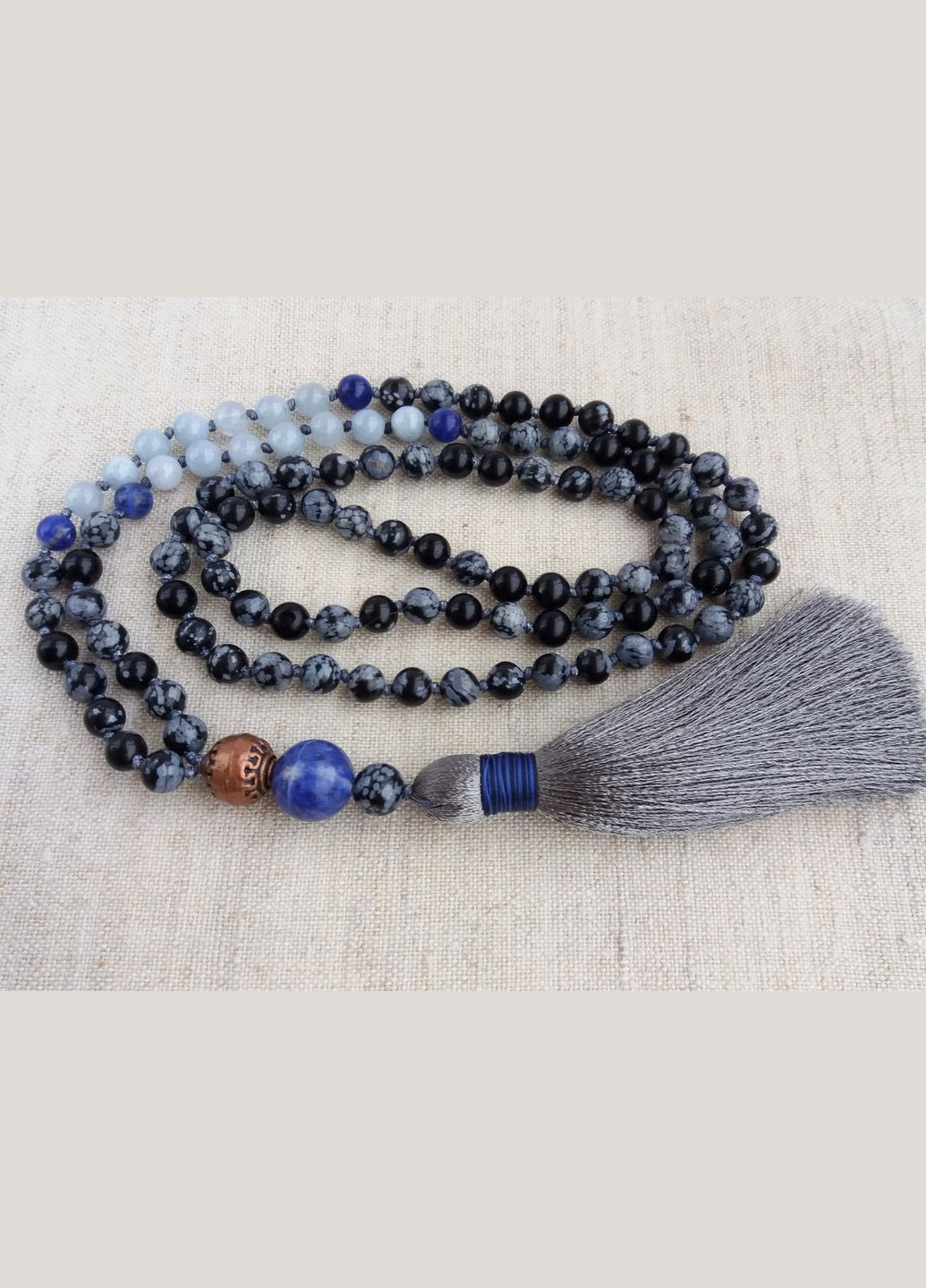 Чотки з натурального каменю Аквамарин Сніговий обсидіан 108 намистин з вузлами d 6мм No Brand (336950750)