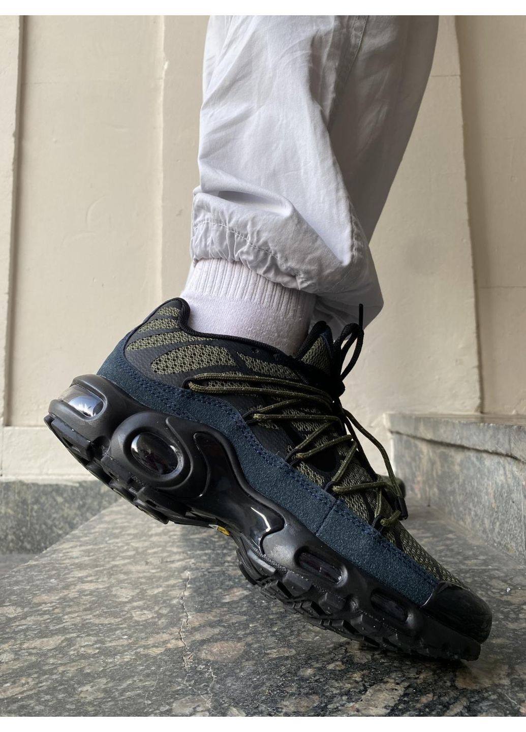 КРОСІВКИ ЖІНОЧІ NIKE AIR MAX TN PLUS KHAKI BLACK НАЙК АІР МАКС ТН ПЛЮС No Brand чорні демісезони (367169734)