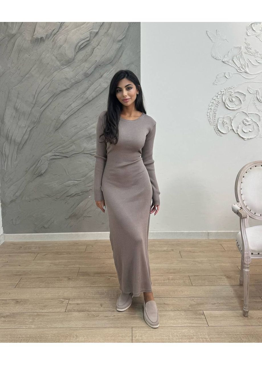 Темно-бежевое кэжуал женское платье-макси в рубчике с длинным рукавом. MonCher