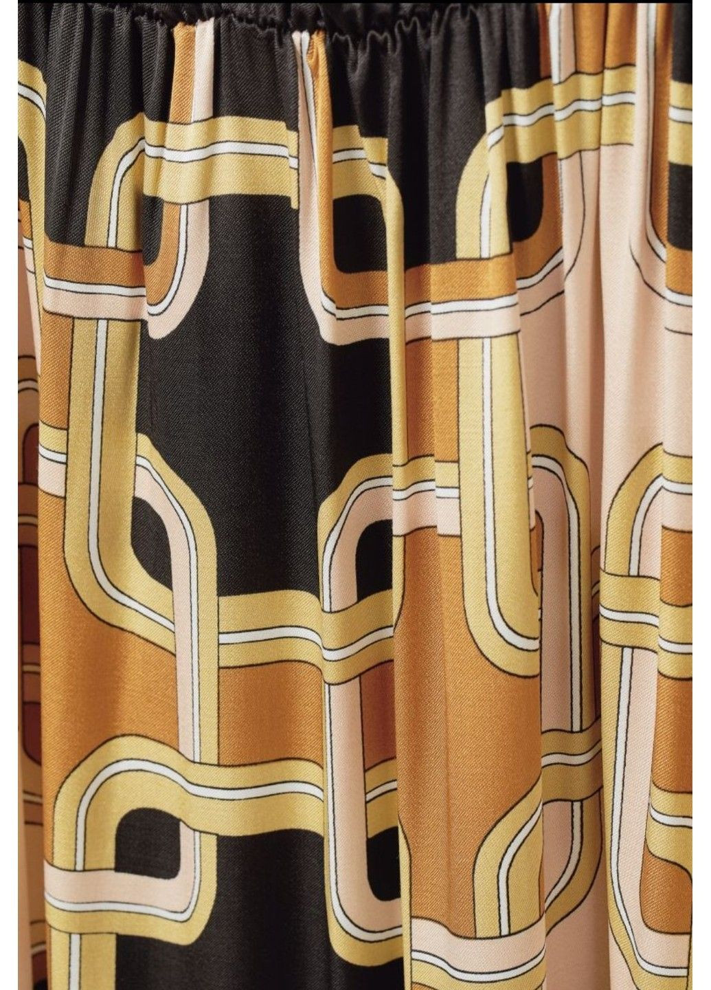 Бежевое коктейльное женское атласное платье с рисунком н&м (56702) s бежева H&M