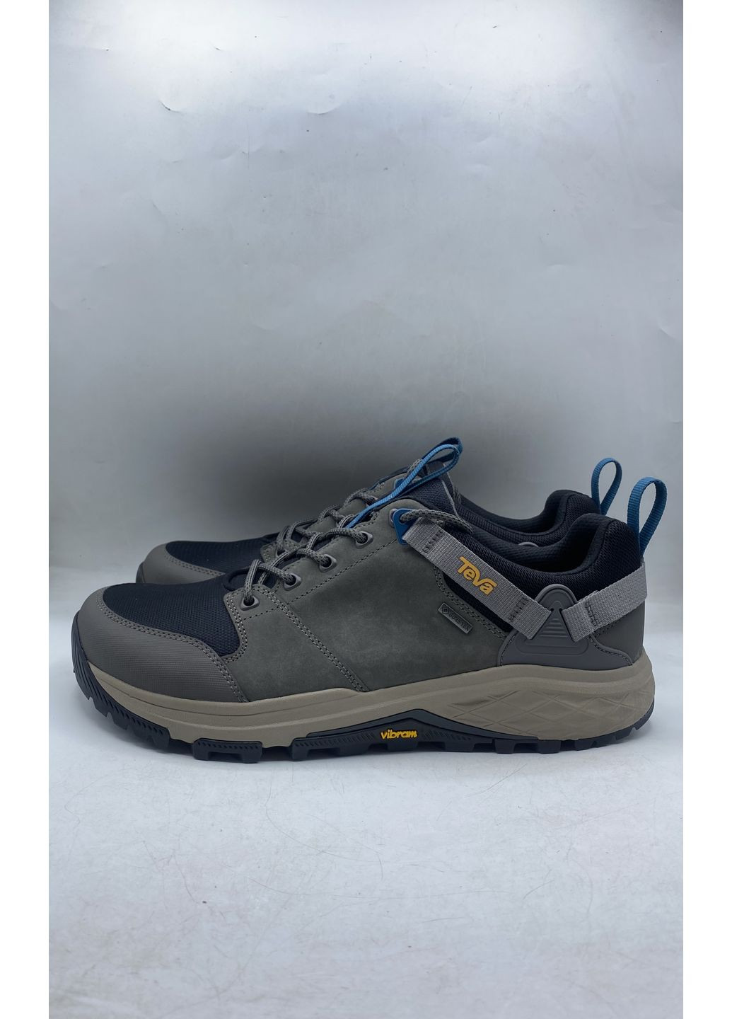 Серые кроссовки grandview gore-tex low hiking boot Teva