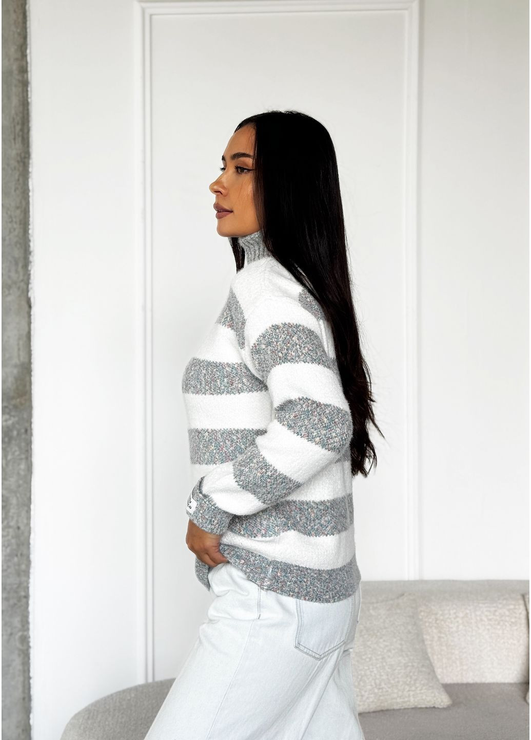 Білий зимовий м'який смугастий светр з ангори джемпер InFashion Светр