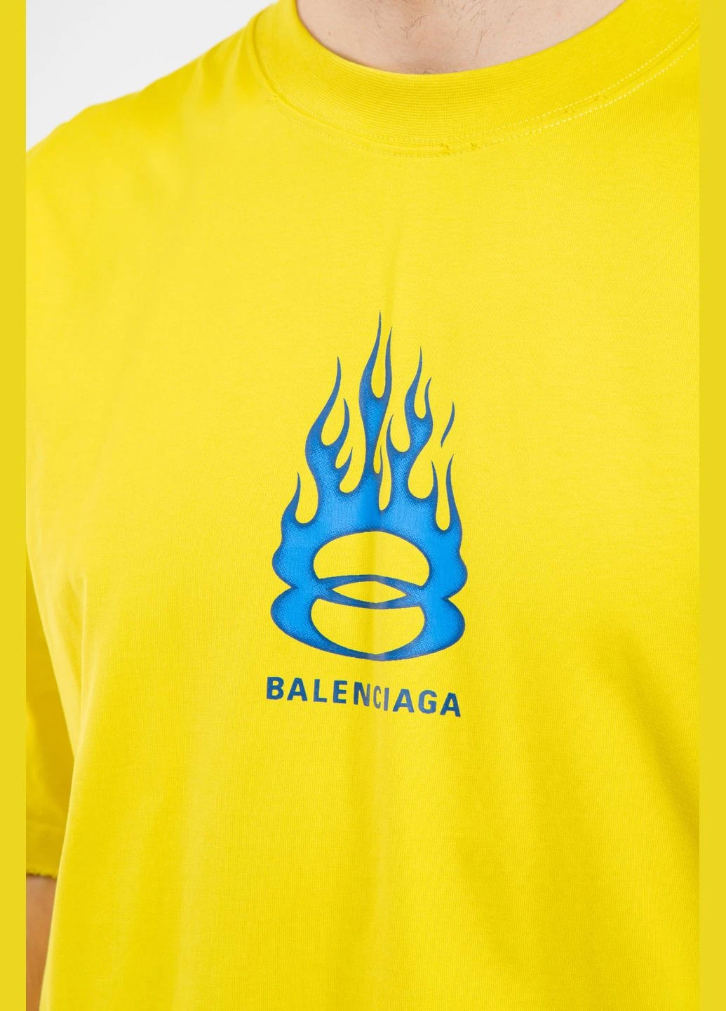 Желтая футболка Balenciaga