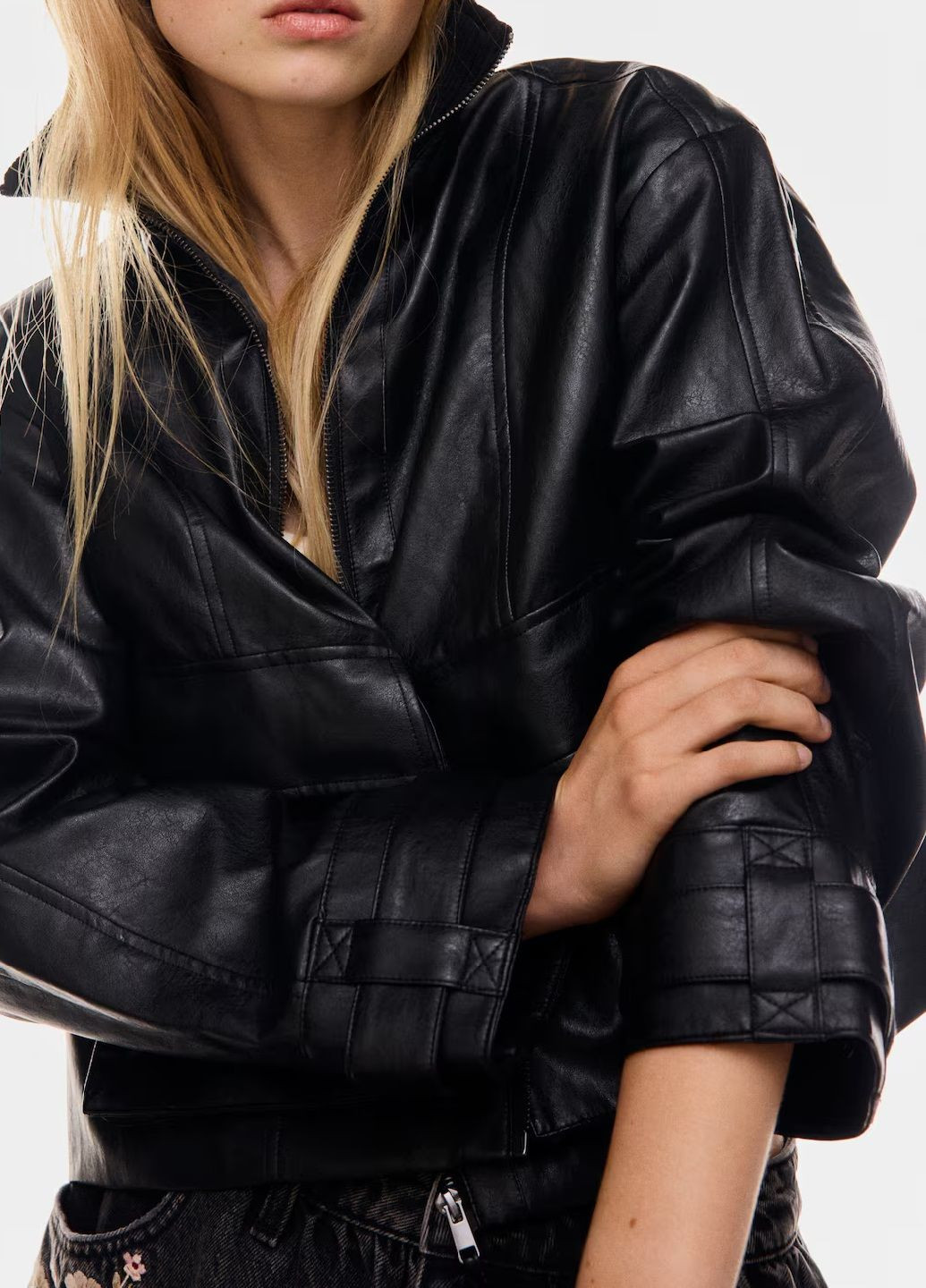 Черная демисезонная куртка H&M