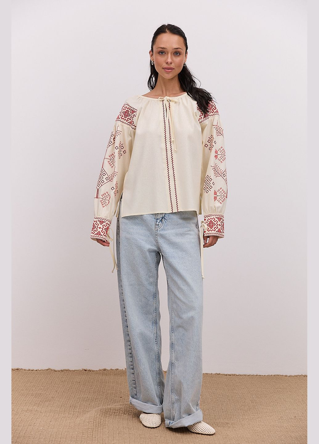 Светло-бежевая женская вышиванка молочная с геометрией гладью и завязками на манжетах Arjen (344030139)