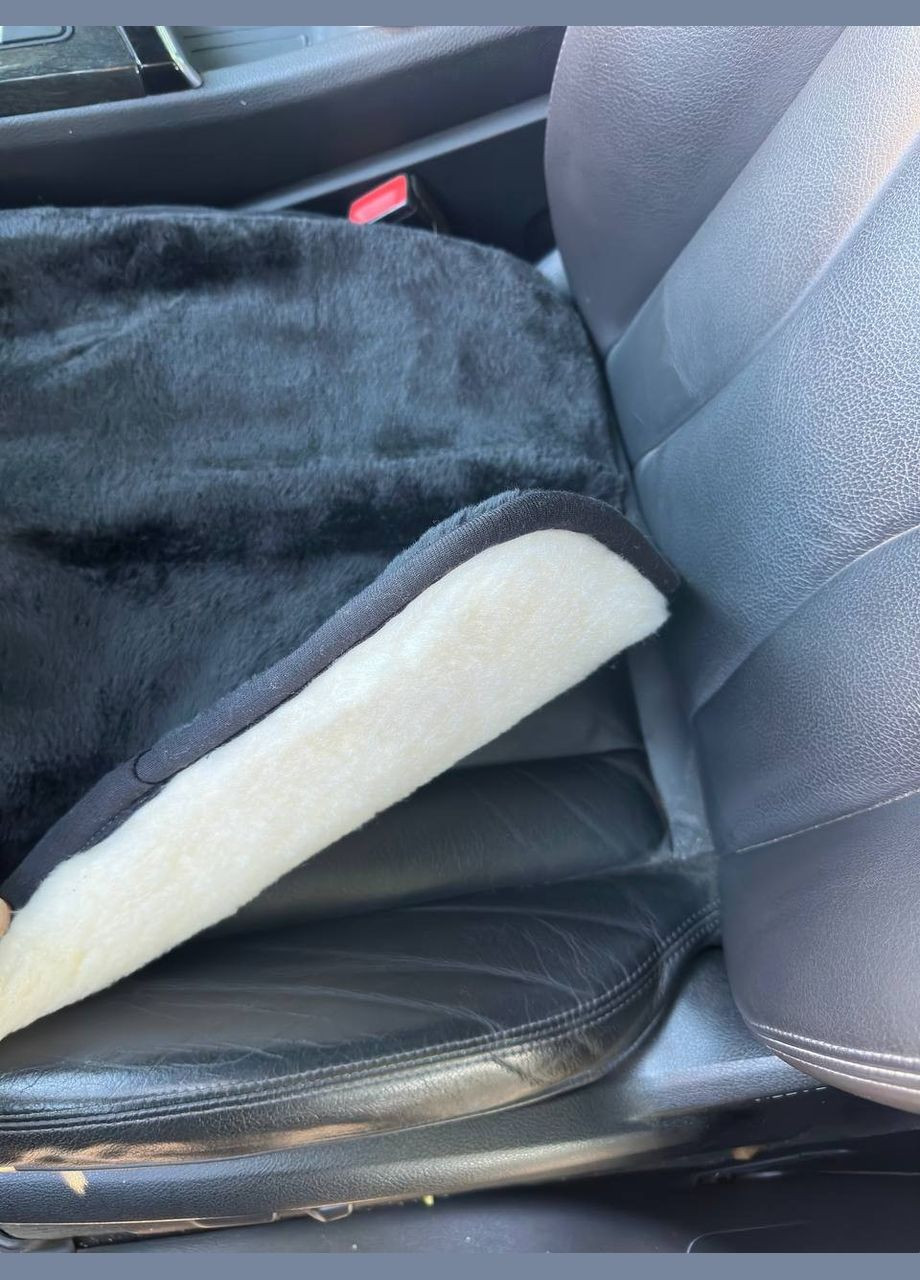 Накидка на сидіння з натуральної овечої вовни чорна, довжина 50 см, ширина 50 см. 1 шт No Brand (330774640)